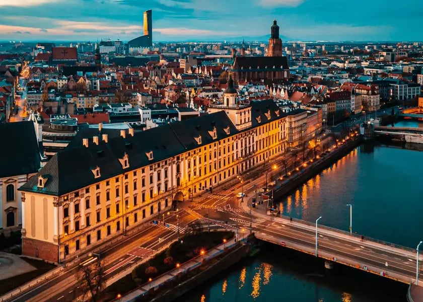 Wrocław, zdjęcie z drona autorstwa LadyDrone.pl