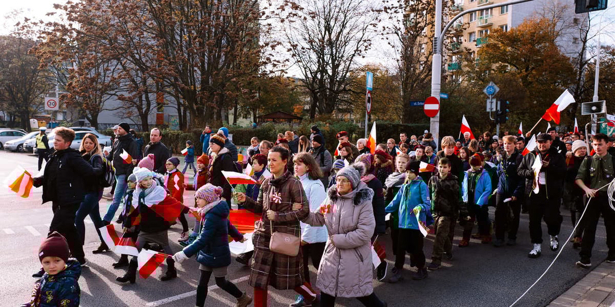na zdjęciu uczestnicy Radosnej Parady Nieposdległosci/archiwum