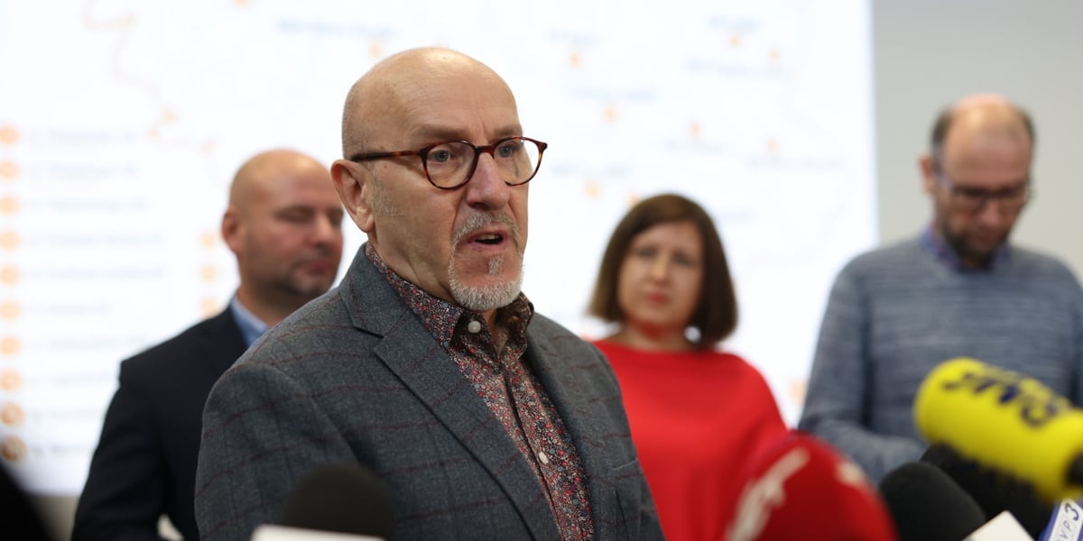 Na zdjęciu Grzegorz Tymoszyk z Centrum Sektor 3, gospodarz jednego z 17 Przystanków Ciepła we Wrocławiu