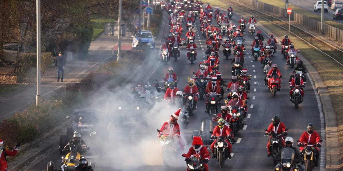 Na zdjęciu parada Moto Mikołajów na ulicy Legnickiej we Wrocławiu