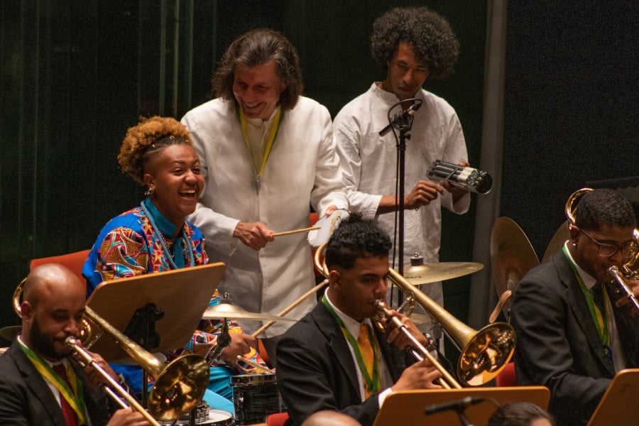 Na zdjęciu członkowie NEOJIBA Orchestra