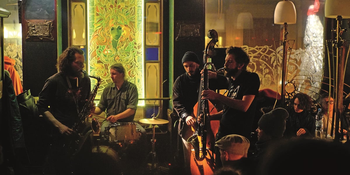 Na zdjęciu koncert w kawiarni Kalambur