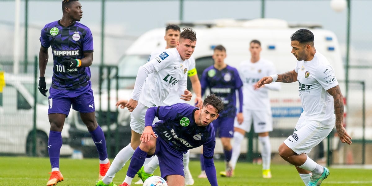 Na zdjęciu piłkarze Śląska Wrocław podczas sparingu z Ujpest FC podczas obozu w tureckim Belek