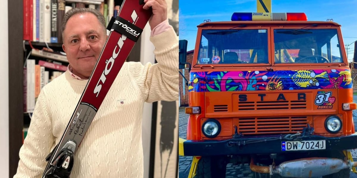 Na zdjęciu Robert Makłowicz z nartami wystawionymi na aukcję WOŚP 2023 oraz dźwig MPK Wrocław