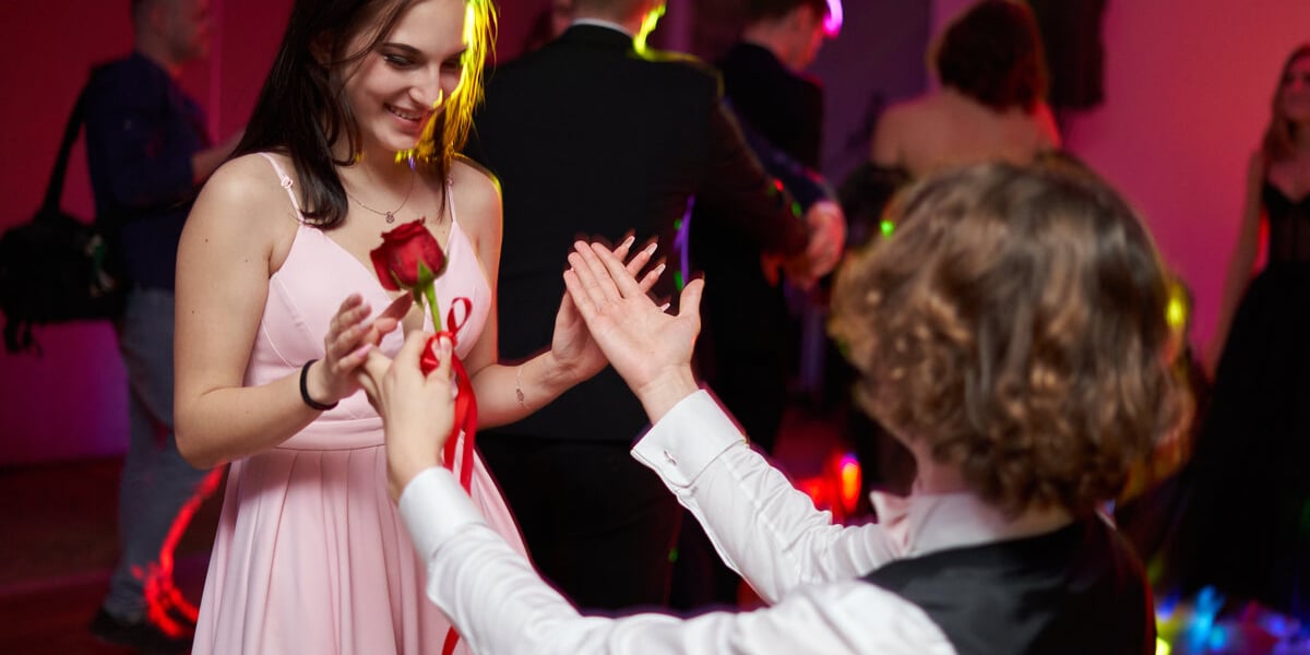 Na zdjęciu uczniowie I LO we Wrocławiu podczas balu studniówkowego 27.01.2023