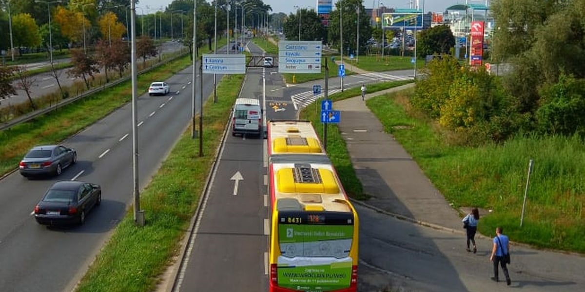 Poszerzenie ul. Bolesława Krzywoustego od mostu na Widawie do zjazdu z C.H. Korona wraz z budową buspasa