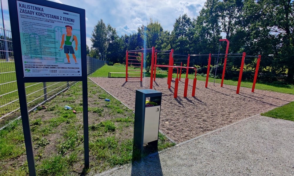 Budowa pumptracku, parku kieszonkowy przy kładce Pawłowickiej i strefy do streetworkoutu