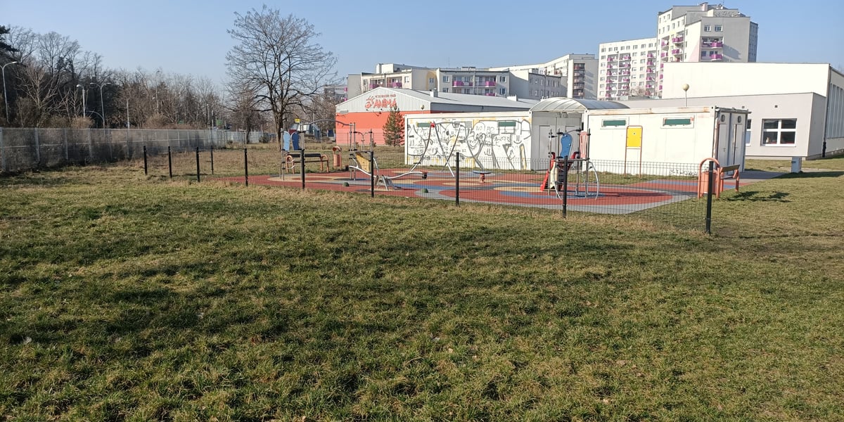Zagospodarowanie terenu przy Szkole Podstawowej nr 33 przy ul. Kolistej 17