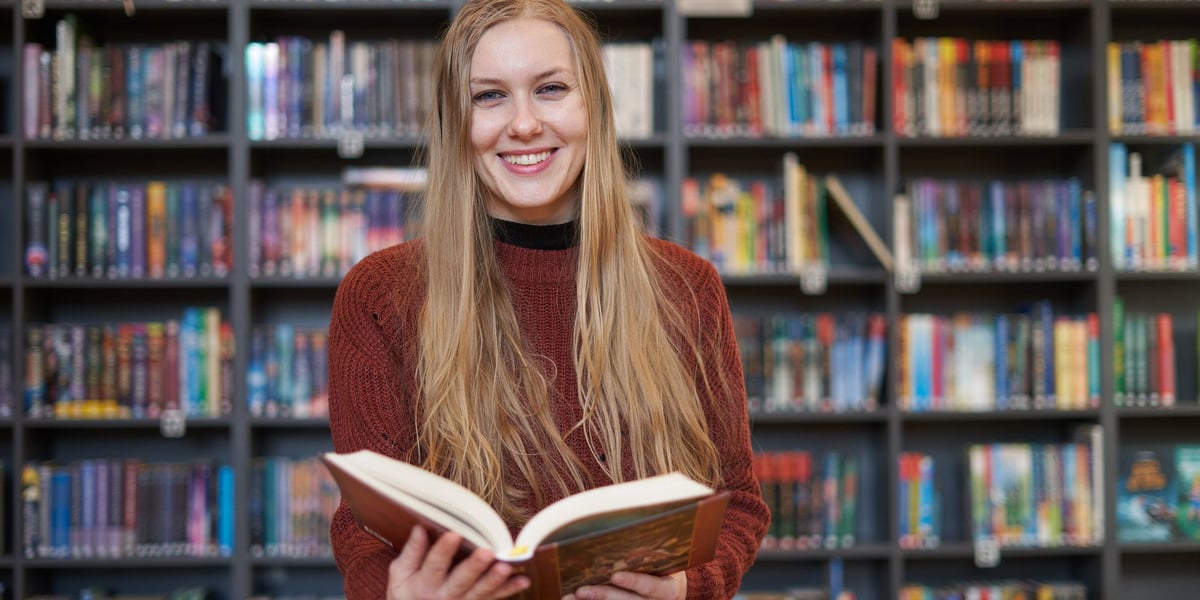 Na zdjęciu Mariia Tsintso z biblioteki przy ul. Piłsudskiego