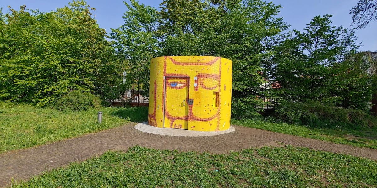 Toalety we Wrocławskich parkach i na terenach rekreacyjnych – ul. Kasprowicza 45