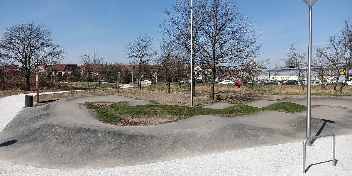 Wykonanie oświetlenia pumptracka przy ul. Królewieckiej