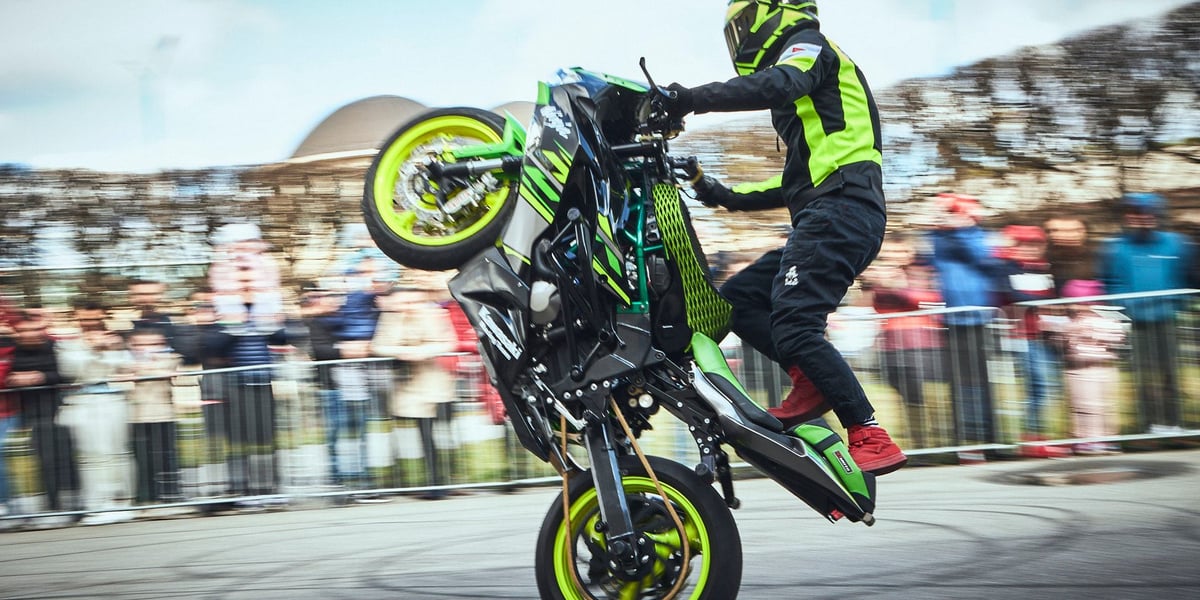 Motocyklista podczas pokazu na Wrocław Motorcycle Show