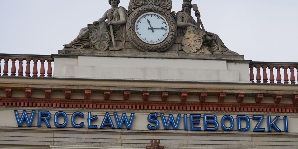 Zegar na Dworcu Świebodzkim we Wrocławiu