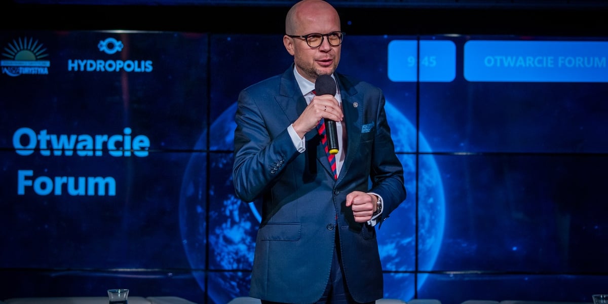 Jakub Mazur, wiceprezydent Wrocławia, podczas inauguracji obrad XII Forum Promocji Turystycznej w Hydropolis