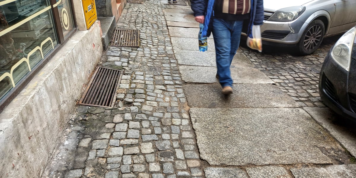 Remont chodnika po południowo-wschodniej stronie ul. Jedności Narodowej na odcinku od nr 43 do ronda Anny German