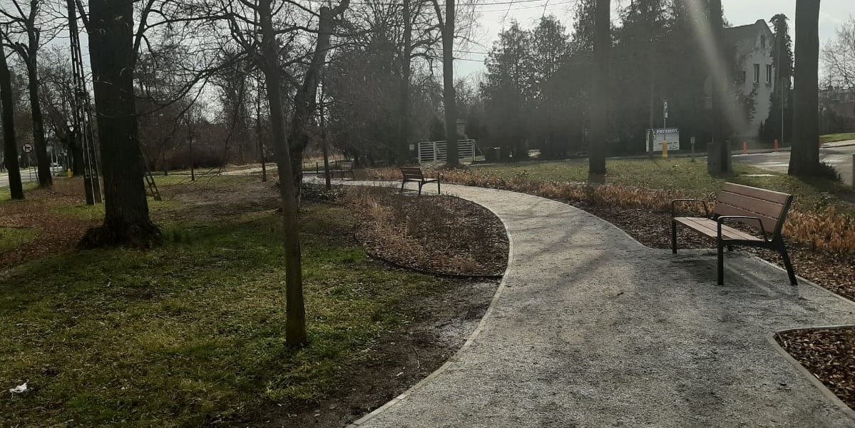 Skwer w pasie drogowym ul. Centralnej po realizacji