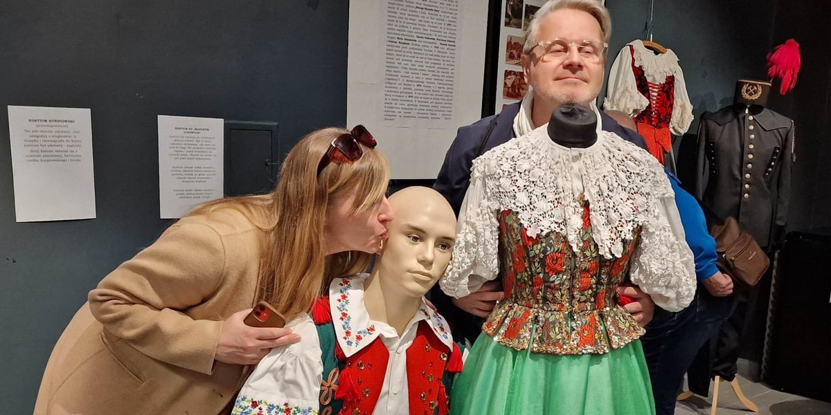 Otwarcie wystawy "Historia szyta na ludowo" we wrocławskim Muzeum Teatru