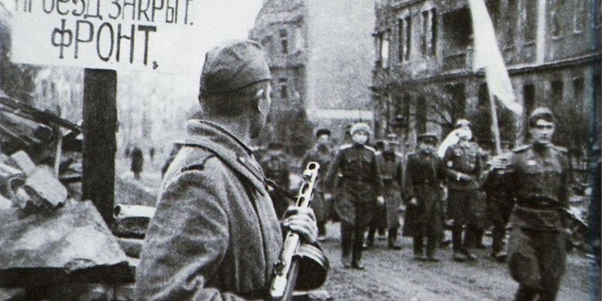 Hitlerowscy emisariusze udają się na rozmowy w sprawie kapitulacji Festung Breslau