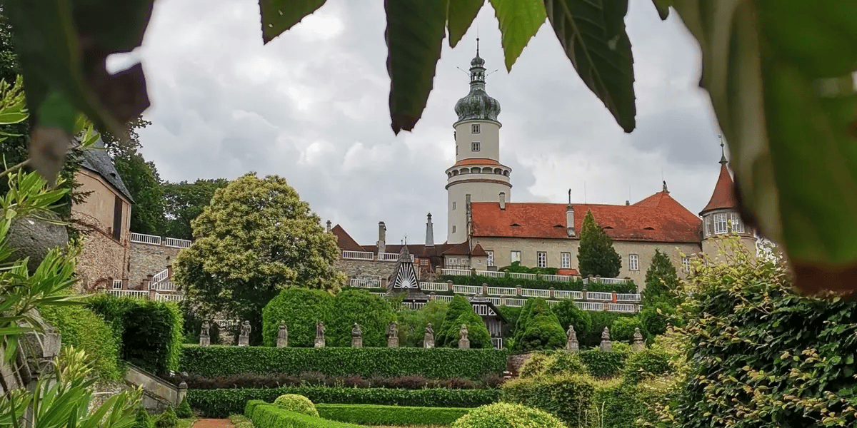 Zamek Bartoň-Dobenín w Nowym Mieście nad Metują