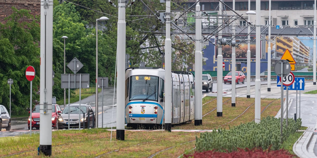 Tramwaje od poniedziałku korzystają z nowej trasy przez Popowice.  