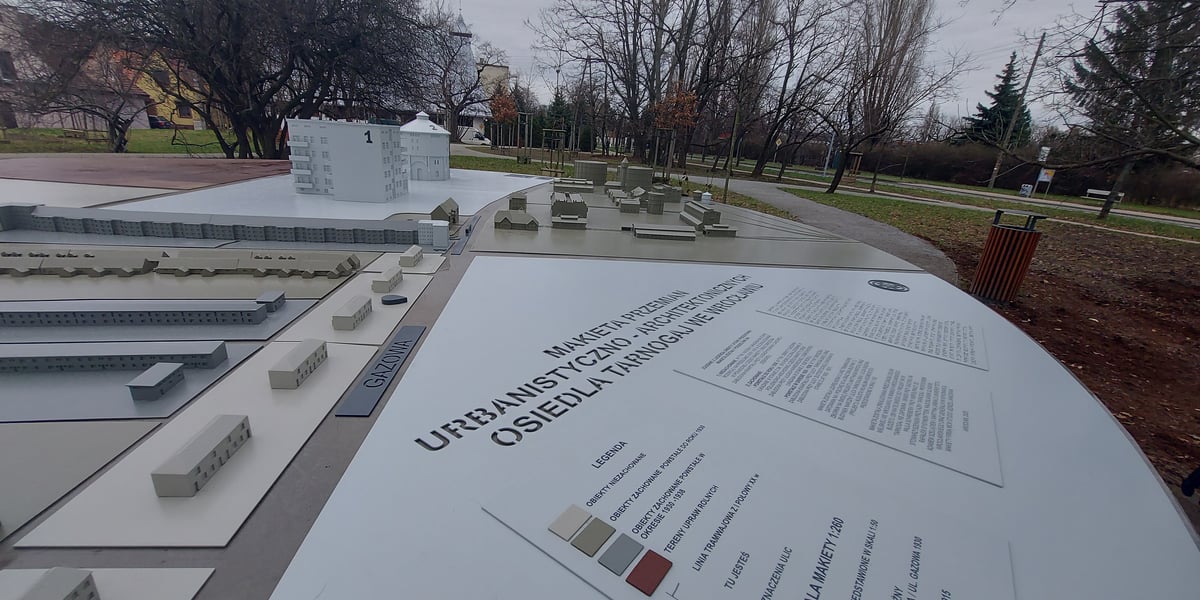 Zaprojektowanie, wykonanie i zamontowanie zewnętrznej makiety dotykowej fragmentu osiedla Tarnogaj