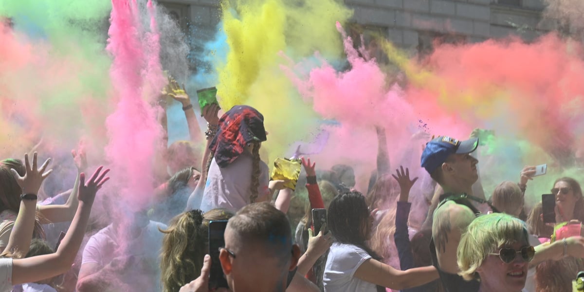 Święto Holi na Dworcu Świebodzkim we Wrocławiu