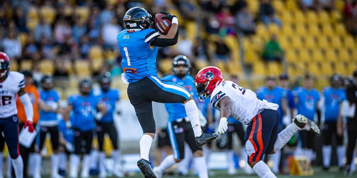 zawodnik Panthers Wrocław w efektownym wyskoku