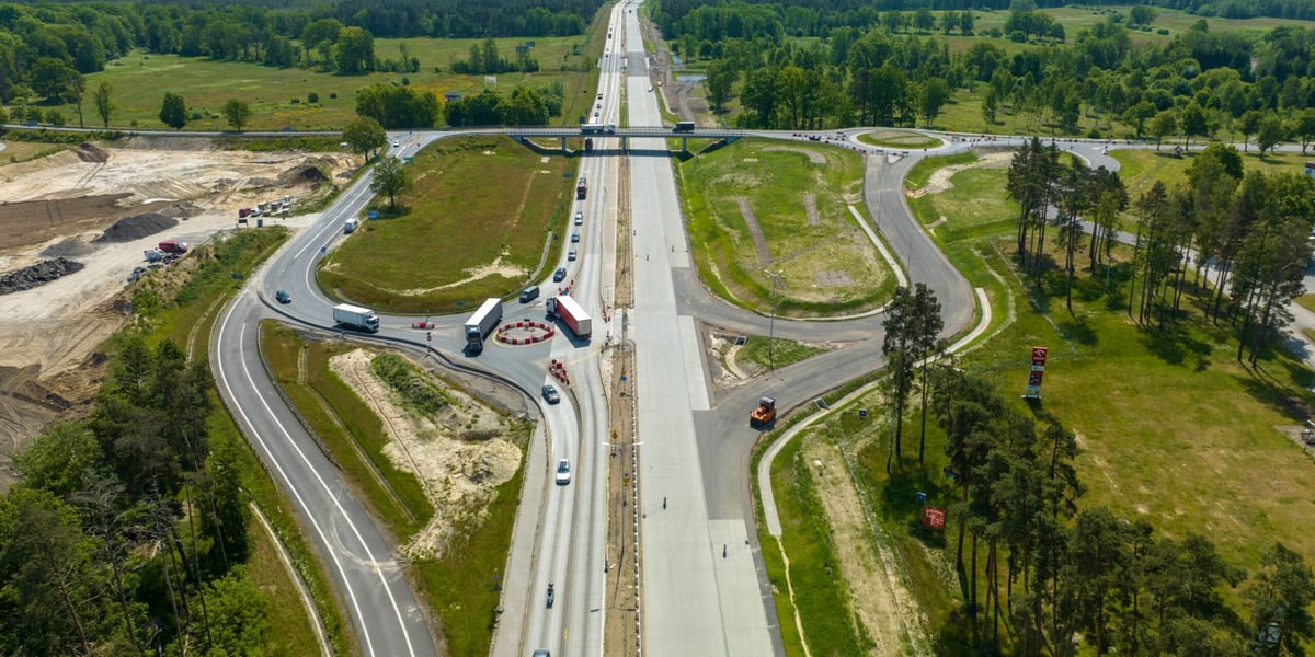 Budowa A18. Widok na węzeł Iłowa z lotu ptaka