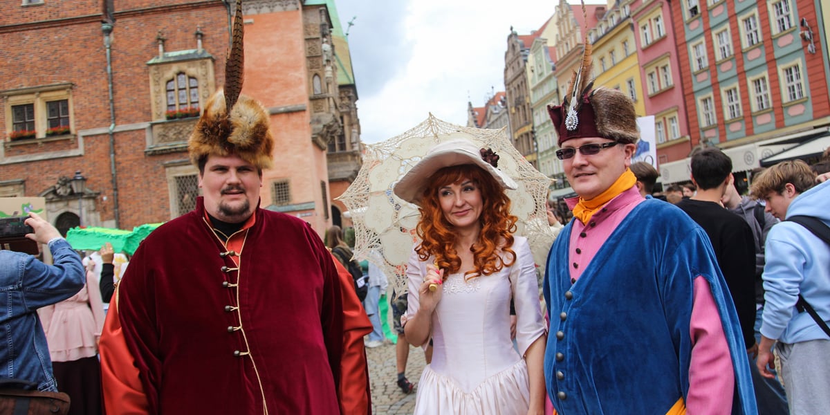 XIII LO we Wrocławiu zorganizowało przyjęcie urodzinowe dla Fredry