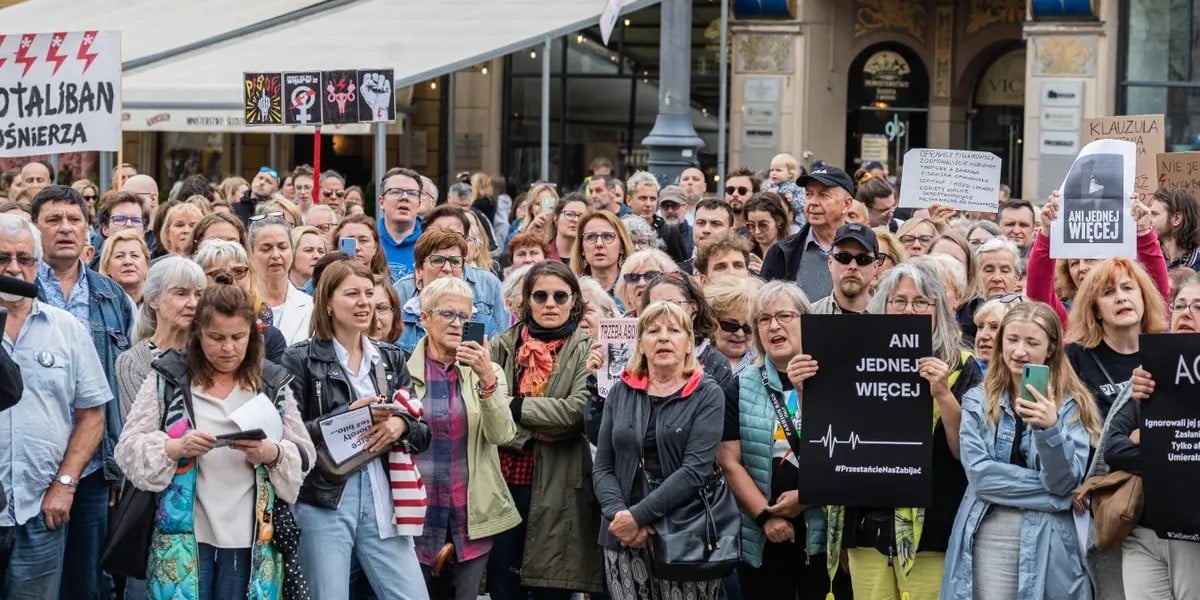 Strajk kobiet po śmierci 33-letniej Doroty, która zmarła w szpitalu z powodu powikłań w ciąży