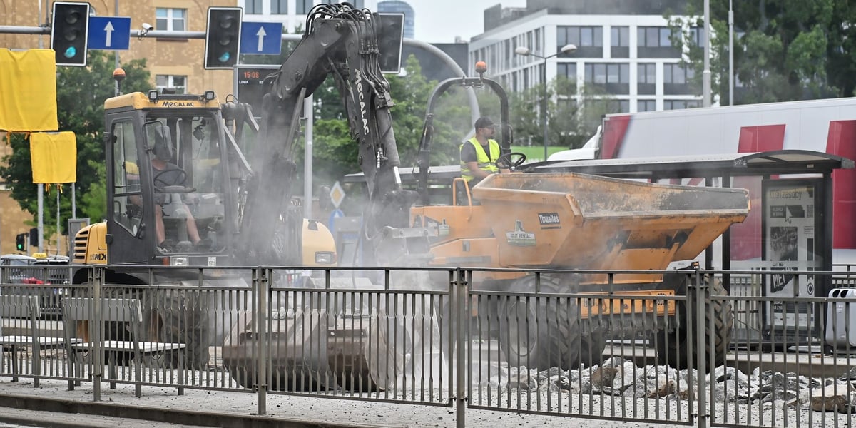 Rozpoczęty w niedzielę remont torowiska na ul. Legnickiej nie zaskoczył wrocławian, ale dla wielu stanowi uciążliwość. 