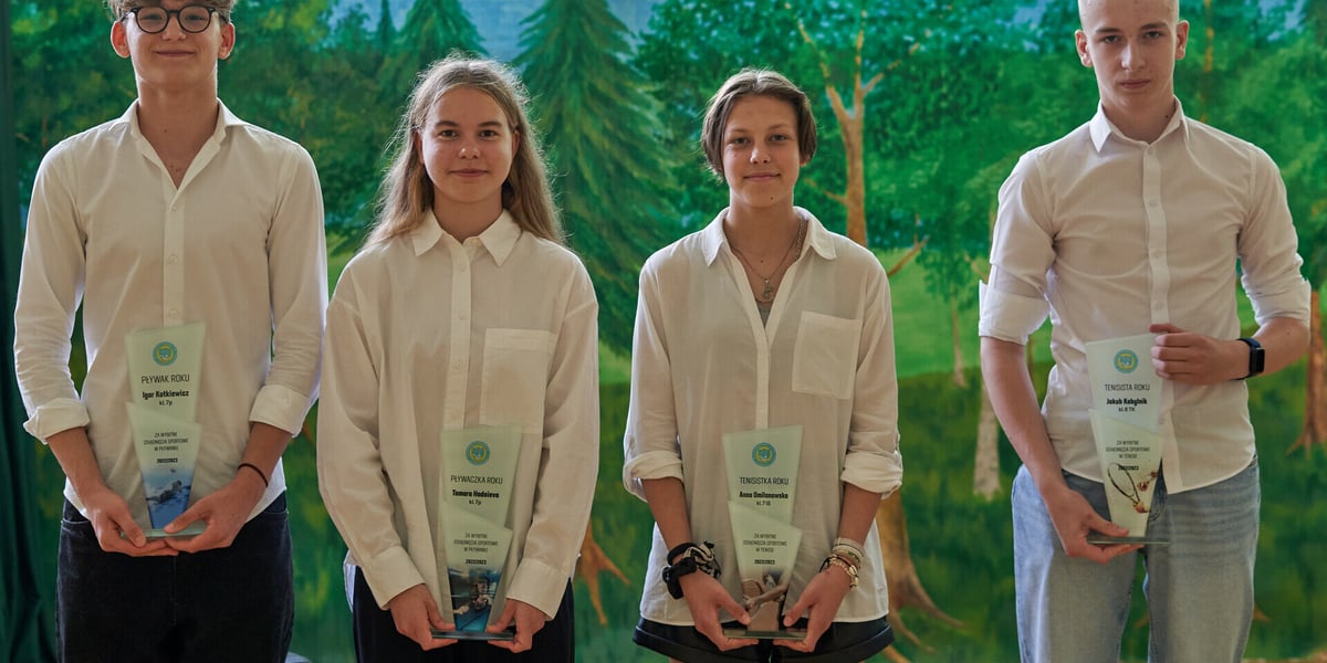 Uroczyste rozdanie dyplomów i statuetek dla klas ósmych w Sportowej Szkole Podstawowej nr 72 we Wrocławiu