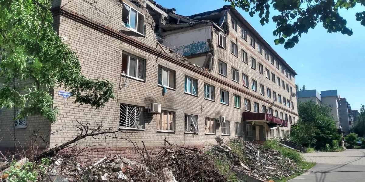 Zniszczona szkoła w centrum Kramatorska.