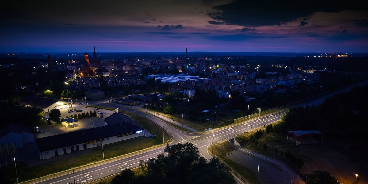 Tak wygląda panorama Żmigrodu i ulice oświetlone proekologicznym systemem