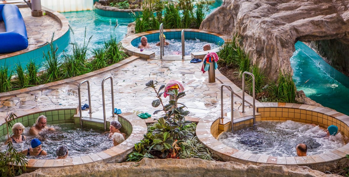 Aquapark we Wrocławiu to świetny pomysł na spędzenie czasu podczas deszczu. 