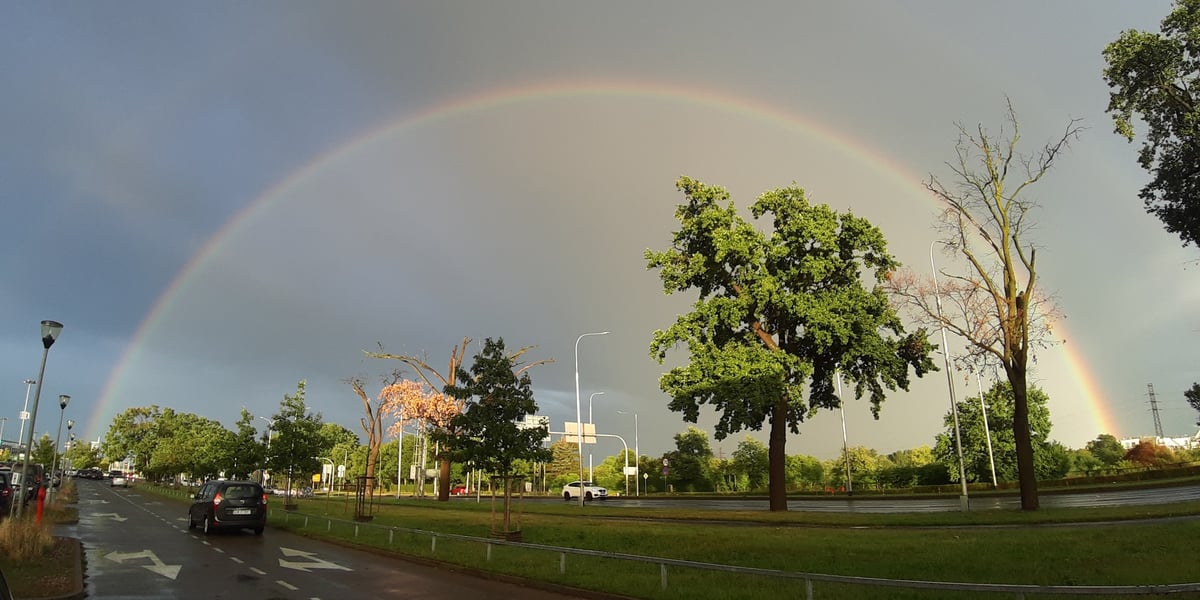 Zdjęcie podwójnej tęczy we Wrocławiu