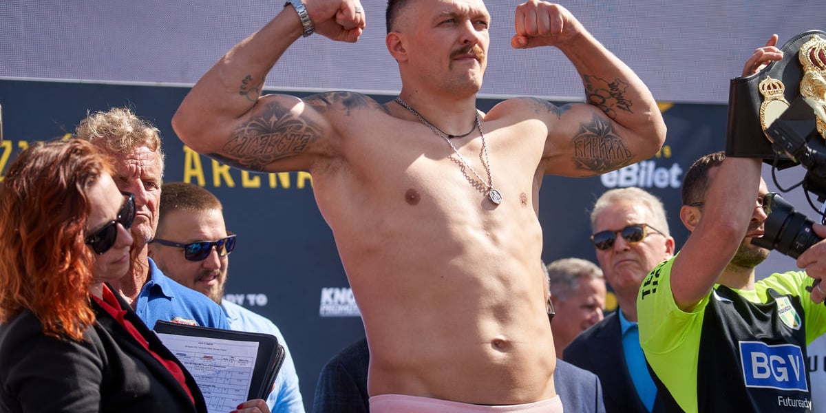 Oleksandr Usyk, ukraiński pięściarz, podczas ceremonii ważenia przed walką z Danielem Duboisem we Wrocławiu