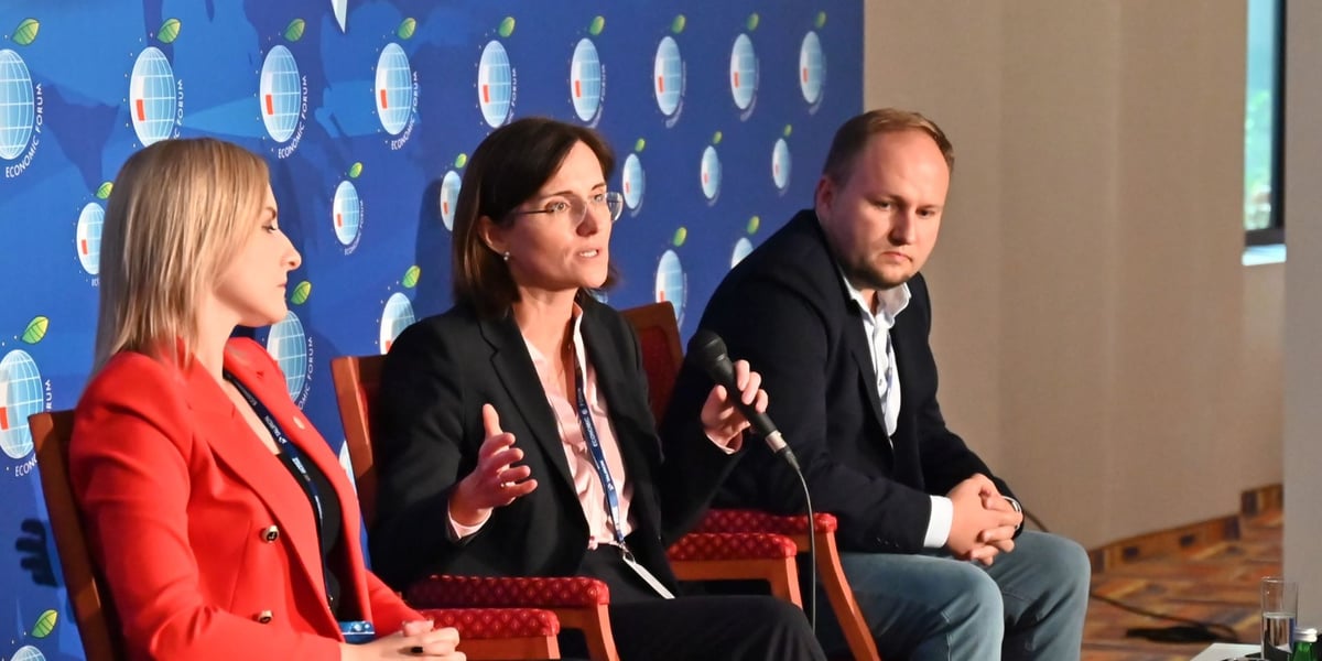 Dyskusja na temat etosu ludzi nauki. Weronika Urbańska, Magdalena Przybyło i Krzysztof Sośnica.
