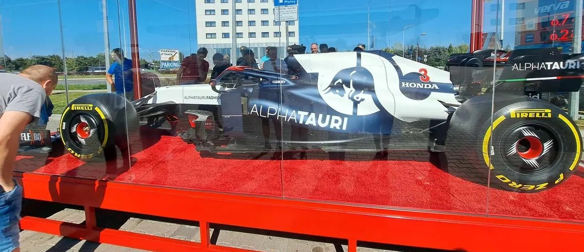 Bolid AlphaTauri jwe Wrocławiu