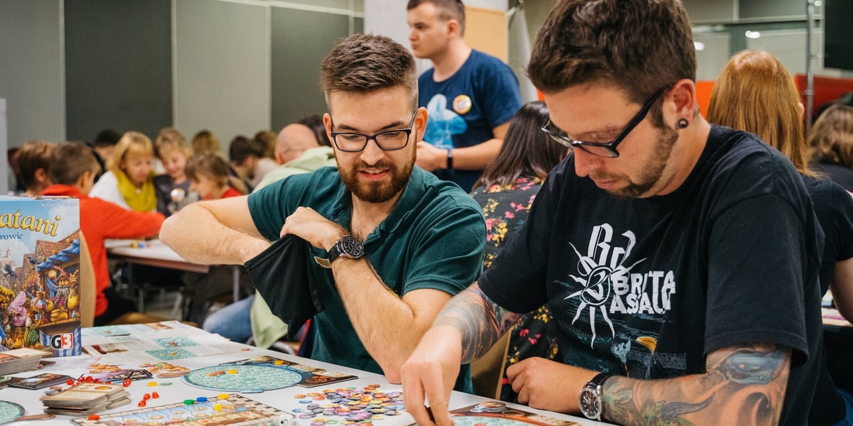 Wrocławski Festiwal Gier Planszowych Gratislavia - na zdjęciu uczestnicy oraz gry planszowe