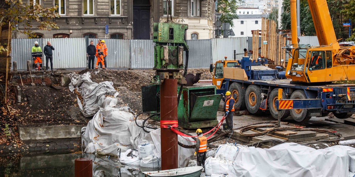 Trwa palowanie podstawy pod budowę konstrukcji kładki św. Antoniego