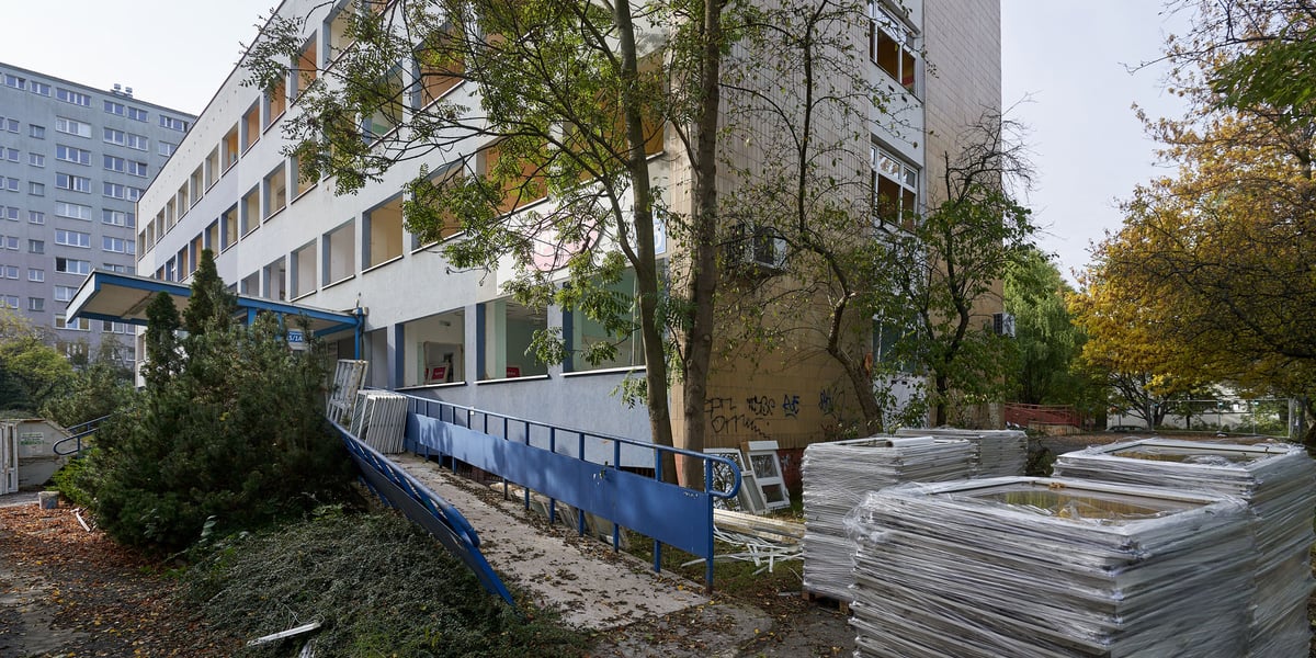 Budynek po przychodni Practimed w trakcie wyburzania