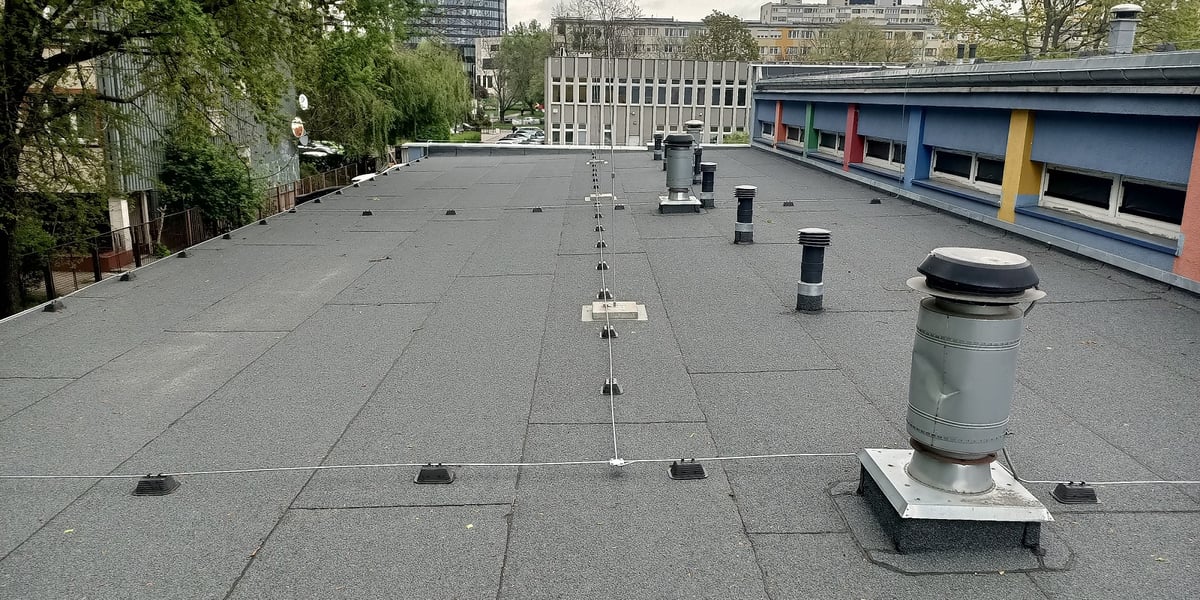 Remont i termomodernizacja dachów budynku LO Nr VIII przy ul. Jantarowej 6