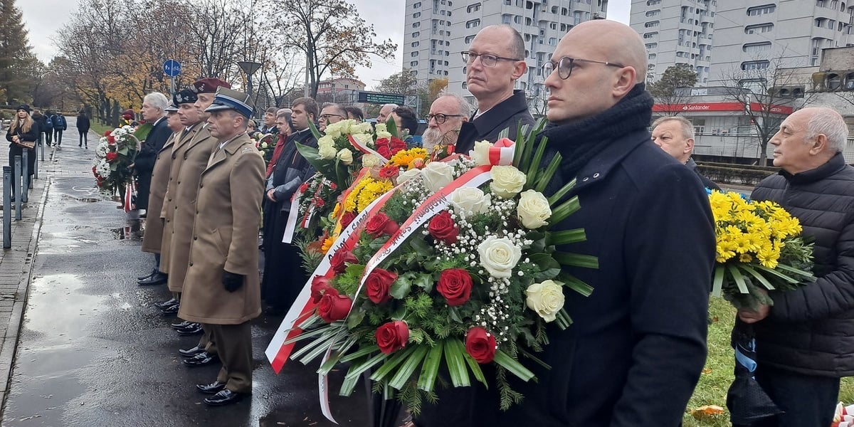 Uroczystość pod pomnikiem Pomordowanych Profesorów Lwowskich z okazji Święta Wrocławskiej Nauki