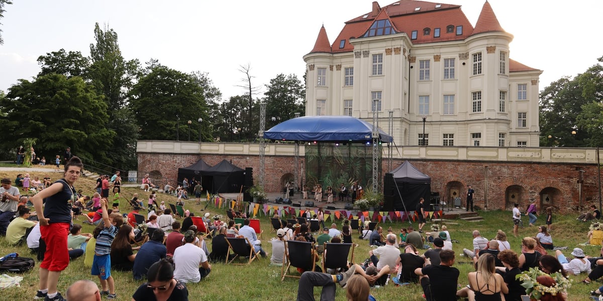 Zamek w Leśnicy podczas jednego z wydarzeń plenerowych