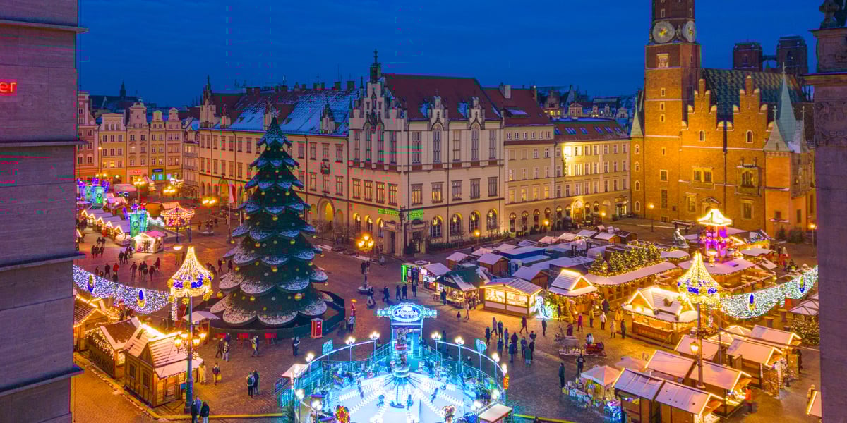 Jarmark Bożonarodzeniowy 2023 we Wrocławiu - zdjęcia z drona 