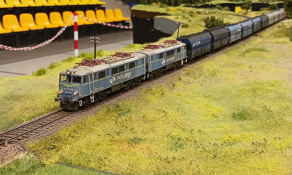 Jeden z pociągów na makiecie, która zostanie zaprezentowana w weekend na Dworcu Głównym PKP we Wrocławiu