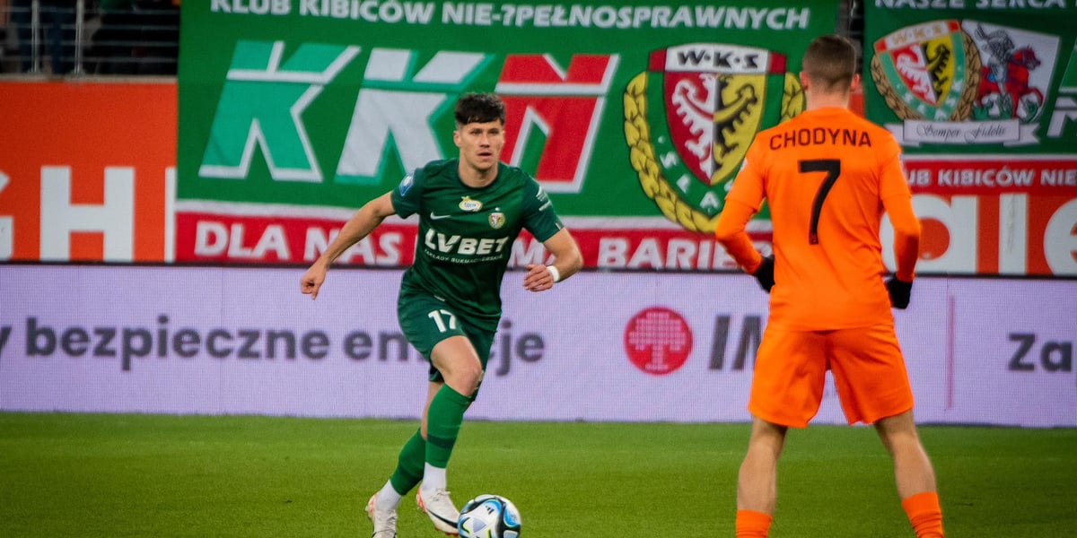Zawodnicy na stadionie podczas meczu Zagłębie - Lubin - Śląsk Wrocław 
