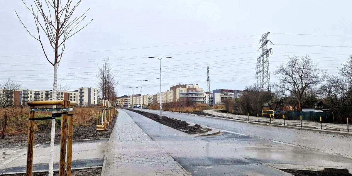 Nowe inwestycje mieszkaniowe wymagają nowych dróg. Na zdjęciu trasa łącząca Klecinę z Oporowem - ul. Jutrzenki z Kupiecką.