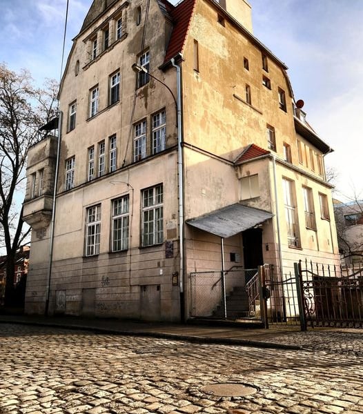 ul. Eluarda